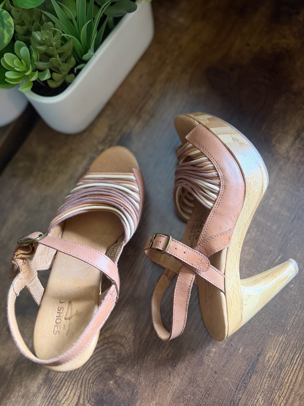 J SHOES | 7.5 / 37.5 | 4” Rio B6702 Platform Wood Clog Sandals CR07